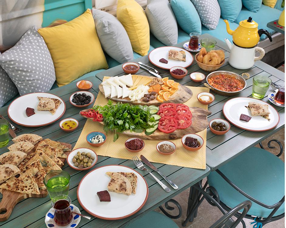 Sarı Demlik Kahvaltı